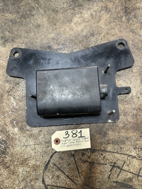 FREIGHTLINER CASCADIA ONGUARD RADAR CRUISE DISTANCE SENSOR - P/N: 4008710200