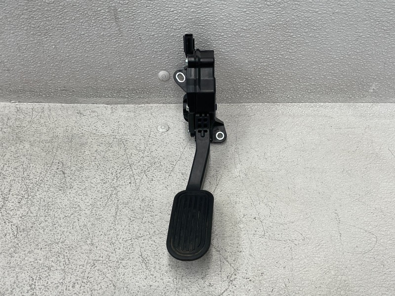 10 11 12 13 Lexus GX460 Gas Accelerator Pedal Assembly Black 1608 OEM