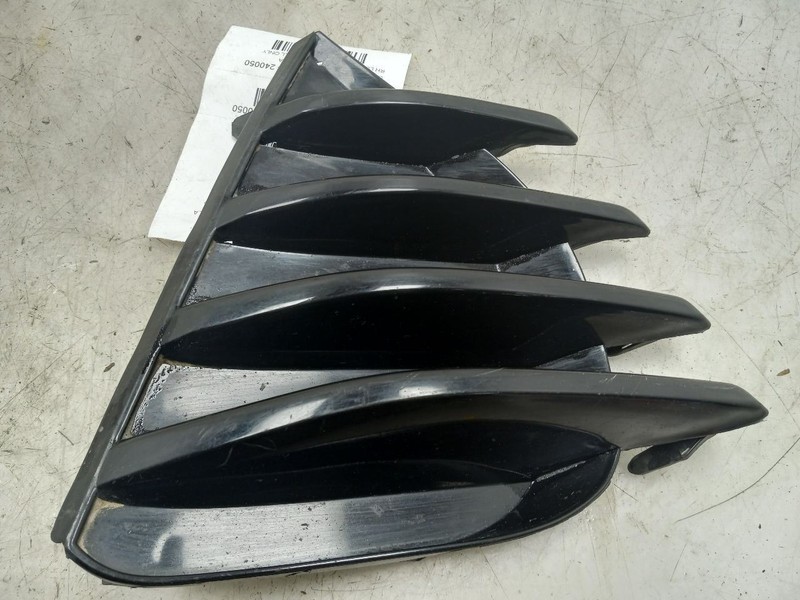 17 18 19 TOYOTA COROLLA PASSENGER RIGHT LOWER LAMP POCKET GRILLE