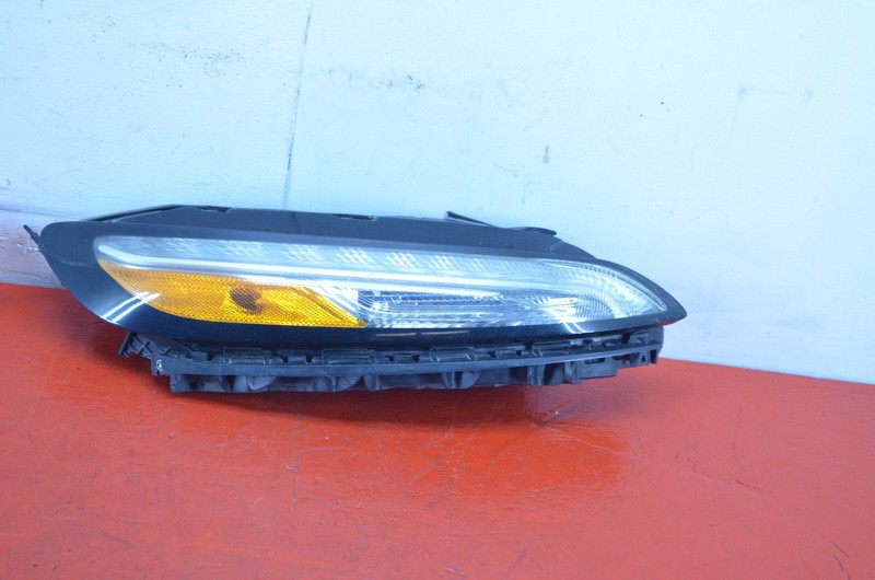 14-18 JEEP CHEROKEE FRONT RIGHT PASSENGER SIDE DAYTIME HEADLIGHT LAMP OEM