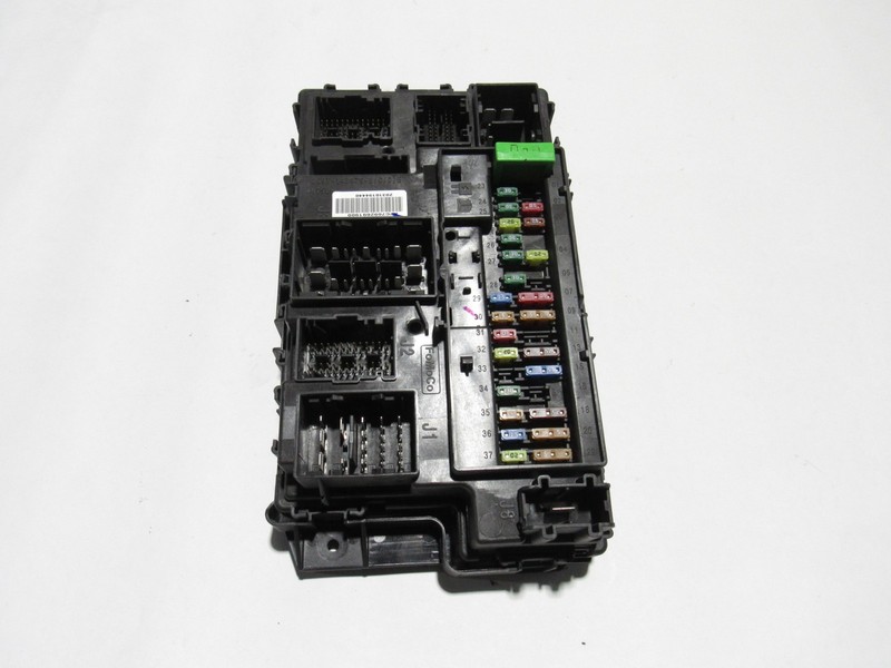 Lincoln Aviator 2021 Fuse Relay Junction Box Block Module Unit 19-25 *