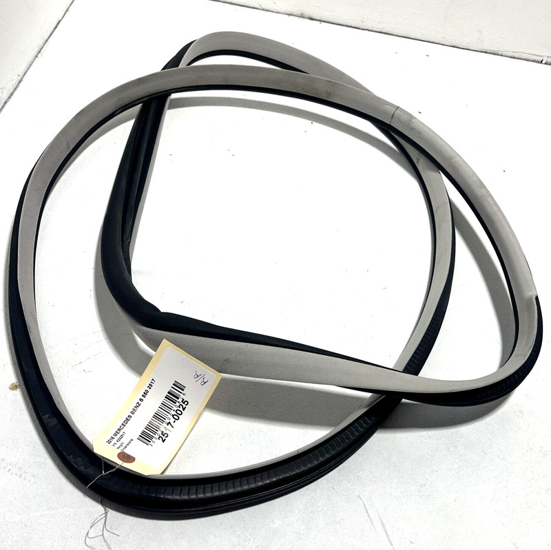 2014-2017 MERCEDES S550 W222 REAR RIGHT SIDE DOOR BODY WEATHERSTRIP SEAL OEM