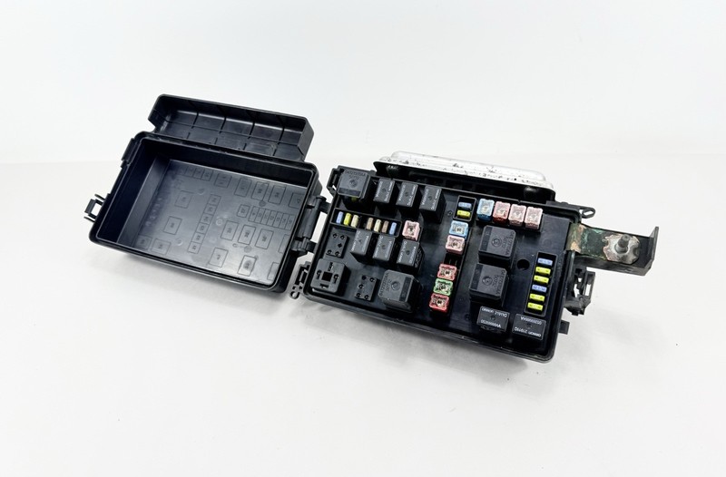 2006-2007 Dodge Charger Chrysler 300 Fuse Box Body Module P04692140AH Unit OEM