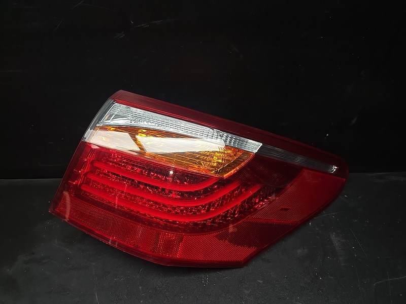 2010-2012 Lexus Ls460 Xf40 Taillight Brake Stop Lamp Quarter Rear Right Rh Side