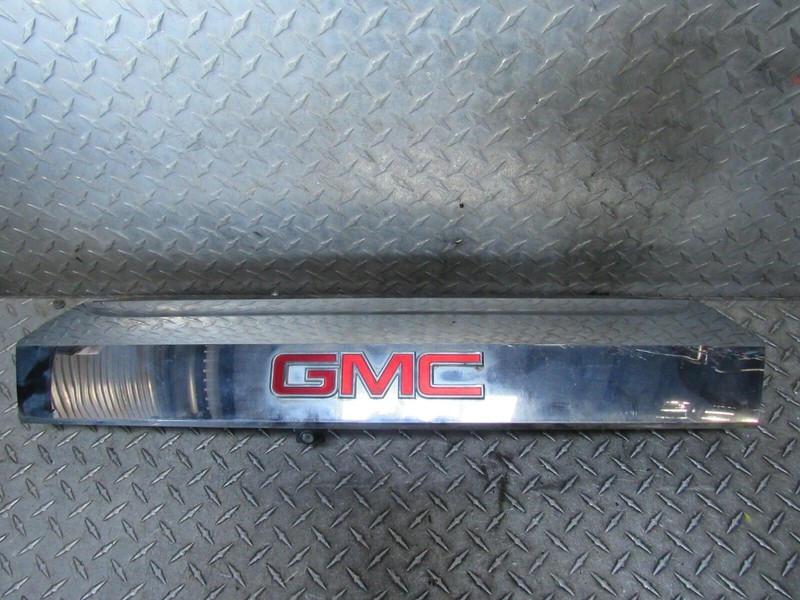 2010 GMC TERRAIN REARLIFTGATE CHROME MOULDING TRIM PANEL WITH REAR CAMERA