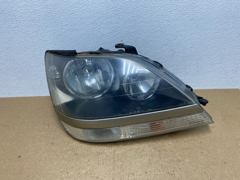 1999 to 2003 Lexus RX300 Right Passenger Headlight Halogen Oem AC1347 DW