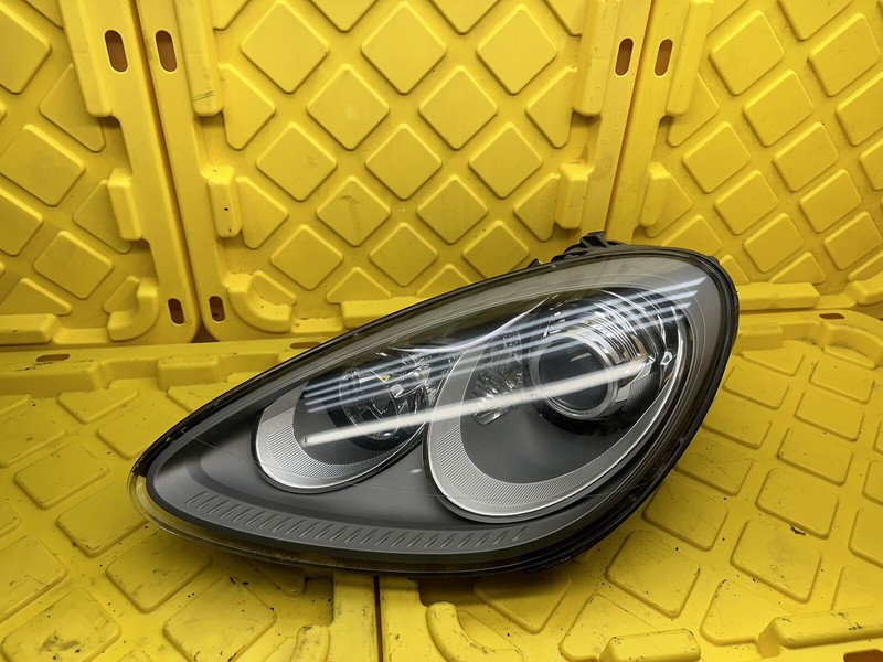 2011 - 2014 Porsche Cayenne LH Driver Side Headlight 7P5 941 031 BC Oem
