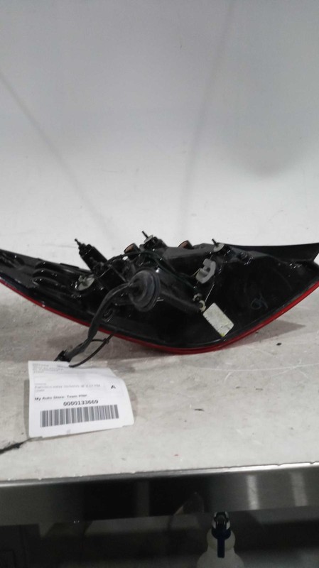 2020 Hyundai Elantra Right Tail Light Assembly LED Black 697442 Used 132K