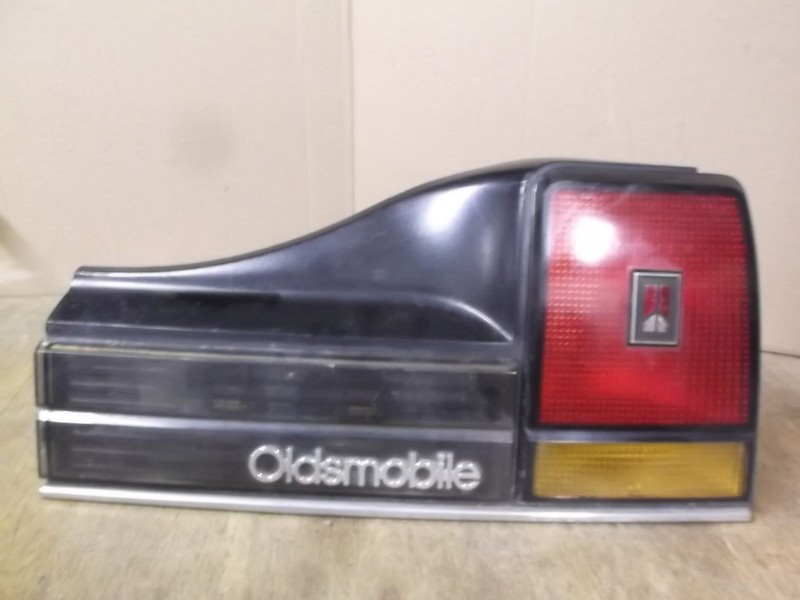 Oldsmobile RH Right Tail Light Lamp Assembly GM 16506296 *FREE SHIPPING*