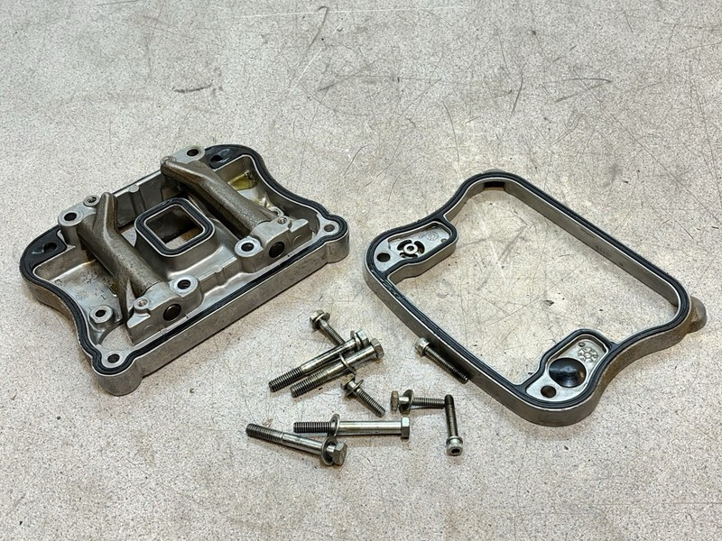 97 Harley Davidson XL 883 Sportster Rear Cylinder Engine Motor Rocker Arms Box