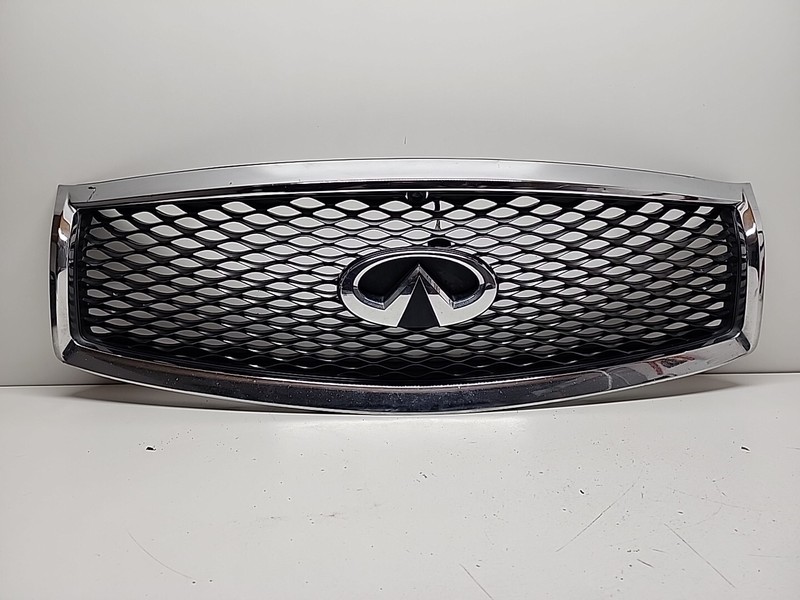 623104AM0B | 2015 - 2019 INFINITI Q70 Q70L CENTER GRILLEWith CAMERA OEM
