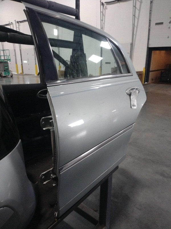 2007 Lincoln Town Car Rear Left Door Silver 118K Miles OEM 215072