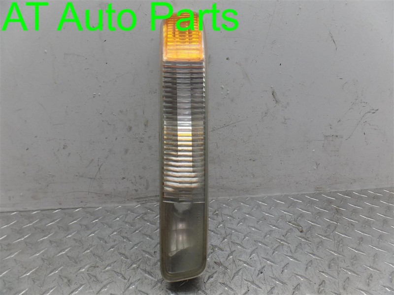 99 00 01 02 03 04 05 SIERRA YUKON PASSENGER FRONT SIGNAL LIGHT 15199561