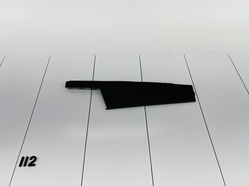 15-18 JEEP RENEGADE REAR LEFT SIDE REARWARD DOOR WINDOW MOLDING COVER OEM