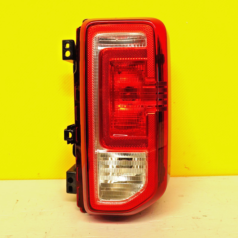 2021-2025 FORD BRONCO RIGHT SIDE TAIL LIGHT LAMP TAILLIGHT OEM Md2b13b504ag