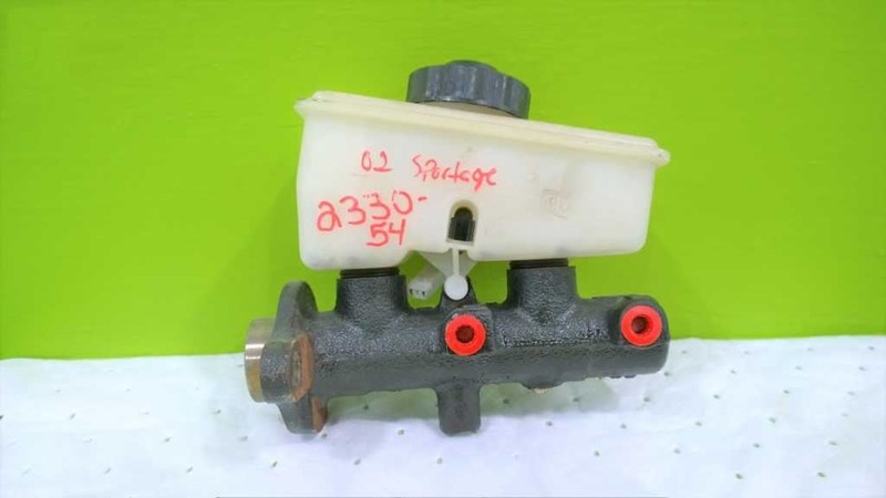 01 02 KIA SPORTAGE 2.0L AT BRAKE MASTER CYLINDER / RESERVOIR OEM 2330-54