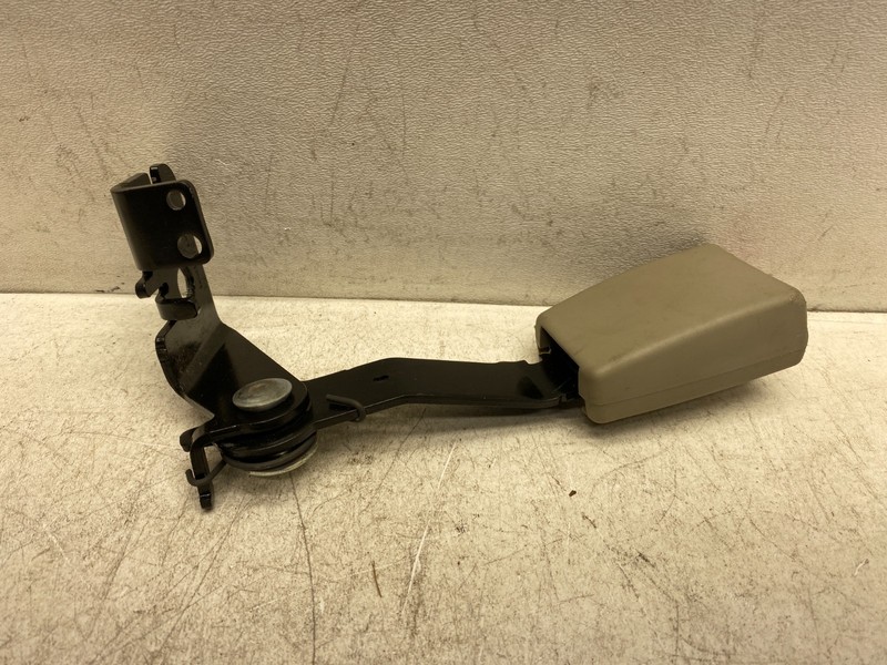 2013-2016 FORD ESCAPE LEFT REAR SEATBELT BUCKLE LATCH RECEIVER TAN OEM