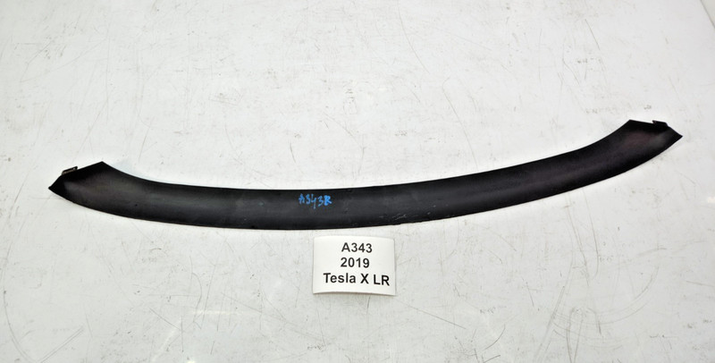✅ 16-20 OEM Tesla Model X Rear Bumper Center Molding Trunk Scuff Trim