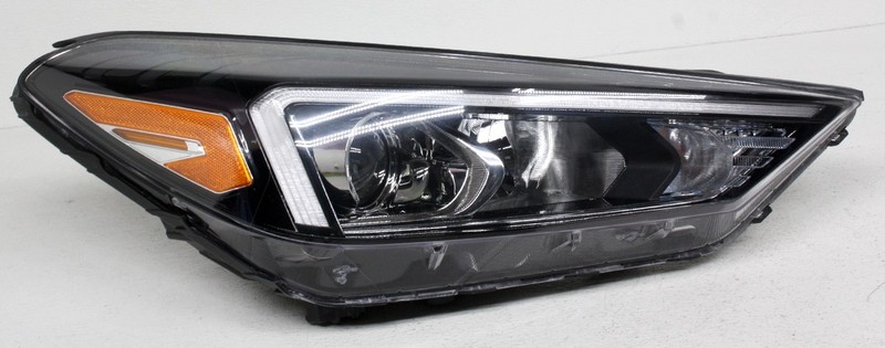 OEM Hyundai Tucson Right Passenger Side Halogen Headlamp 92102-D3650 Tab Missing