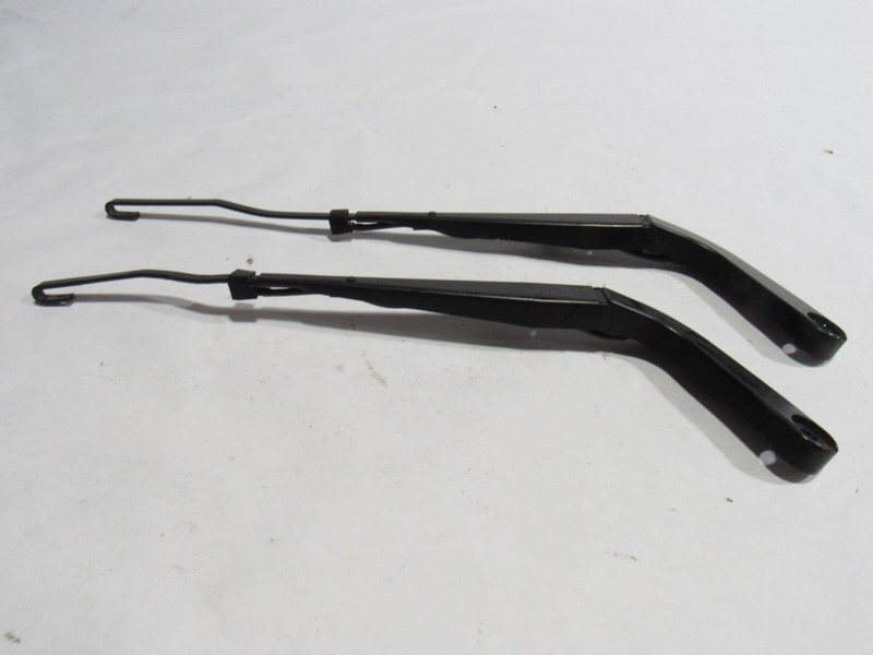 11-12 Fisker Karma 2012 Front Windshield Wiper Arm Set Pair 2 PCS ;@2