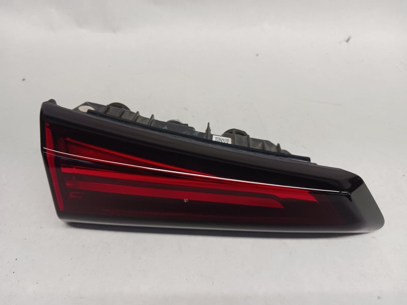 2020 CADILLAC XT4 Left driver Taillight Premium liftgate mounted OEM 19 20 21 22