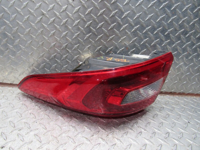 17 HYUNDAI SONATA RIGHT PASSENGER TAIL LAMP QUARTER PANEL MOUNTED INCANDESCENT
