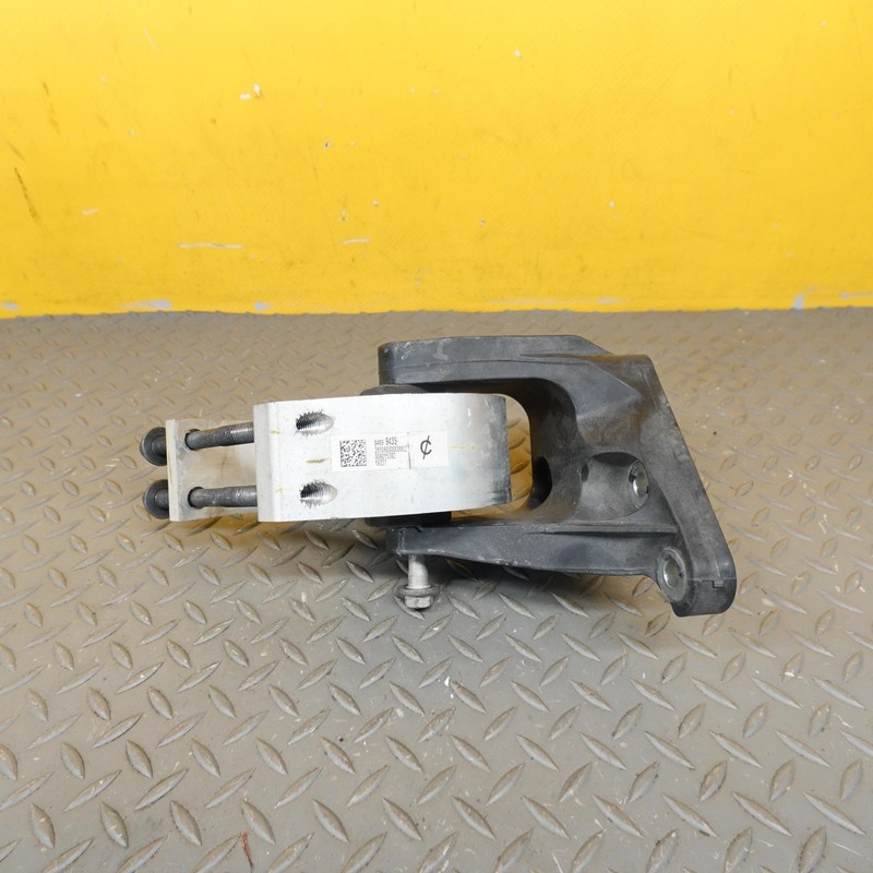 2018-2024 BUICK ENCLAVE AWD TRANSMISSION REAR MOUNT BRACKET SUPPORT OEM 84699435