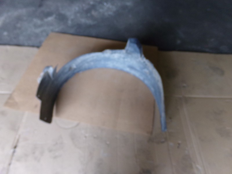 2005 Pontiac Grand Prix Passenger Side Fender Well Trim RH RIght 10337790