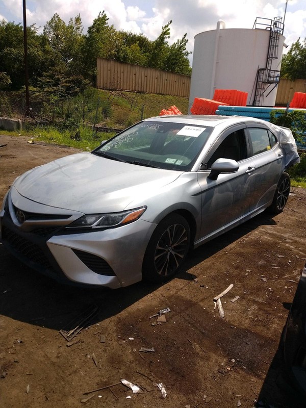 2018 Toyota Camry Left Door White Used 653376 - 2 Small Dings, No Panel