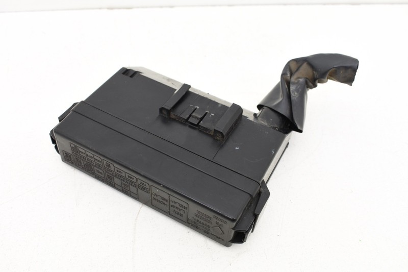 2004 Nissan 350z Convertible Small Engine IPDM Fuse Box Relay Module OEM KW57