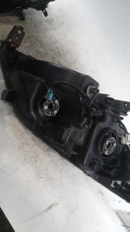 2006 Honda Odyssey Left Headlight Assembly OEM 573959 Used 235K Miles