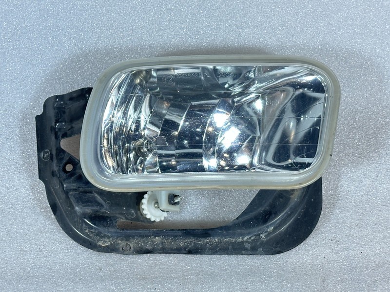 10-18 DODGE 2500 Passenger Fog Light w/ Bracket