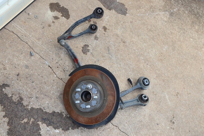 2015-2022 DODGE CHALLENGER 3.6L RWD FRONT RIGHT SPINDLE KNUCKLE HUB ASSY OEM