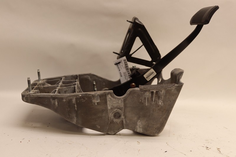 2014-2018 DODGE RAM 1500 STOP PARKING BRAKE PEDAL W/ BRACKET OEM