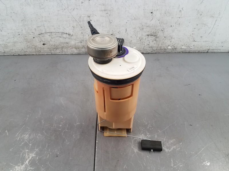 2002 Dodge Dakota R/T Fuel Pump / Sending Unit #8751 L1