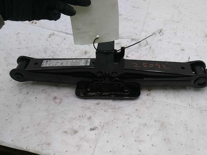 2016 KIA Sedona Floor Jack Tool Kit Black 2067280 102K Miles Non-OEM