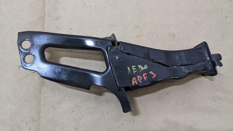 Engine Cradle Front Left Mount Bracket 31329799 2016 Volvo S60 2011-2018