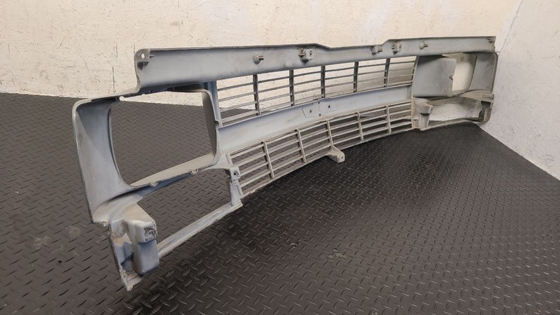 95-05 Chevrolet Astro Van Grille W/ Sealed Beam Headlamps OEM 88968936