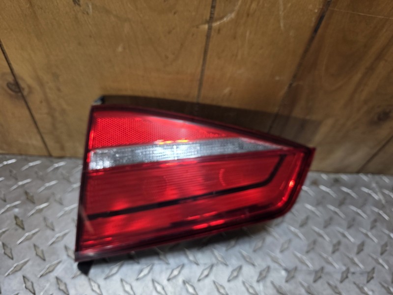 17 18 Volkswagen Jetta Inner Tail Light (incandescent Bulb) Lid Mounted RH