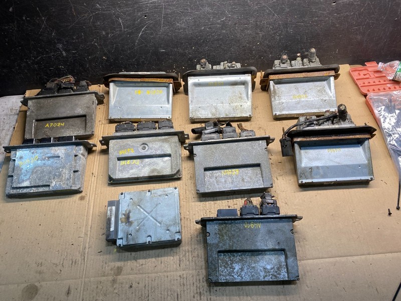 Mix of 10 Ford ECM Engine Computer Module V2406 PS