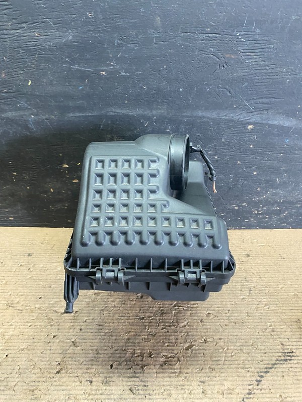 2014 2015 2016 Kia Cadenza 3.3L Air Filter Intake Housing S3555 DG