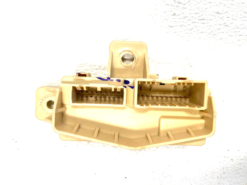 21-23 KIA SELTOS FRONT CABIN FUSE RELAY JUNCTION BOX OEM #A0.22