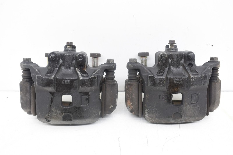 2004 Nissan 350z Z33 Front Brake Calipers PAIR Left & Right SET OEM KW82