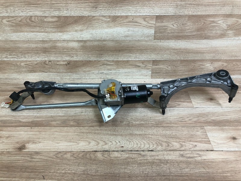 MERCEDES BENZ OEM W203 W209 C320 CLK500 FRONT WINDSHIELD WIPER WITH MOTOR
