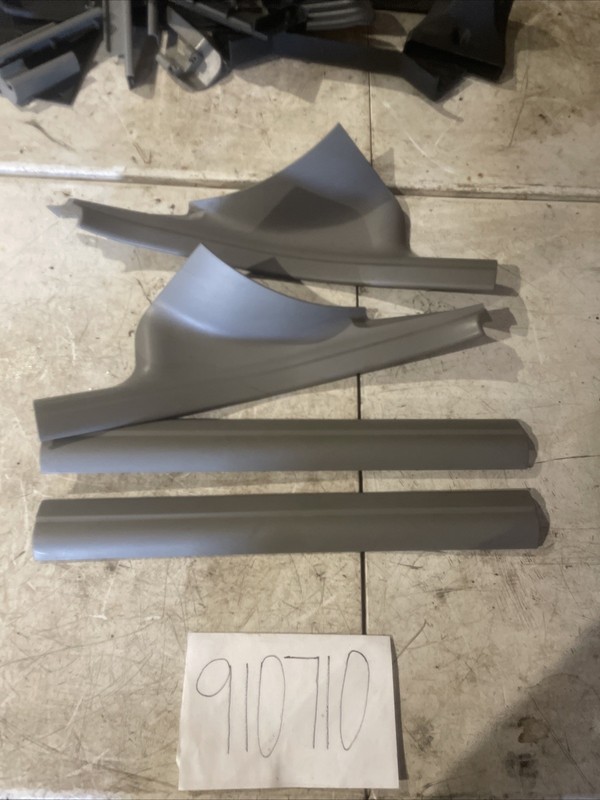 04-10 BMW E60 530i 528i 550i LEFT RIGHT DOOR SCUFF PLATE SILL COVER SET