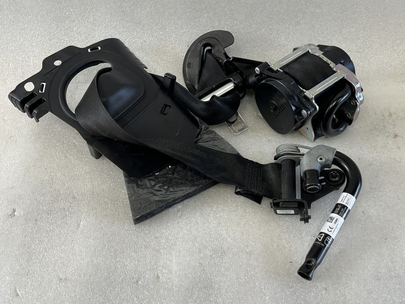 2016 2017 2018 2019 JAGUAR XF XFR DRIVER FRONT SEAT BELT AND TENSIONER BLACK