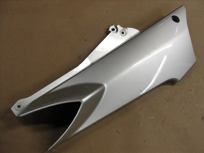 04 YAMAHA FJR 1300 REAR TAIL RIGHT SUBFRAME SUB FRAME COVER FAIRING FJR1300
