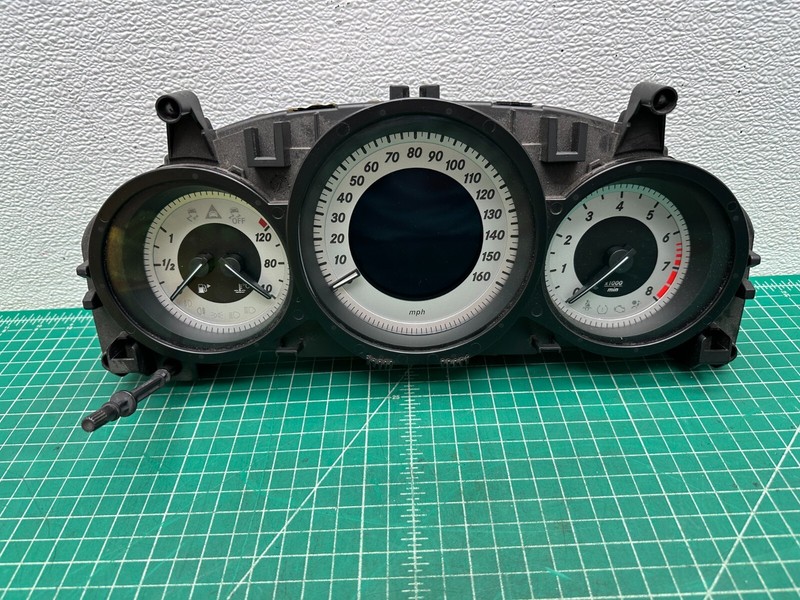 12-14 Mercedes C-class W204 INSTRUMENT CLUSTER SPEEDOMETER OEM