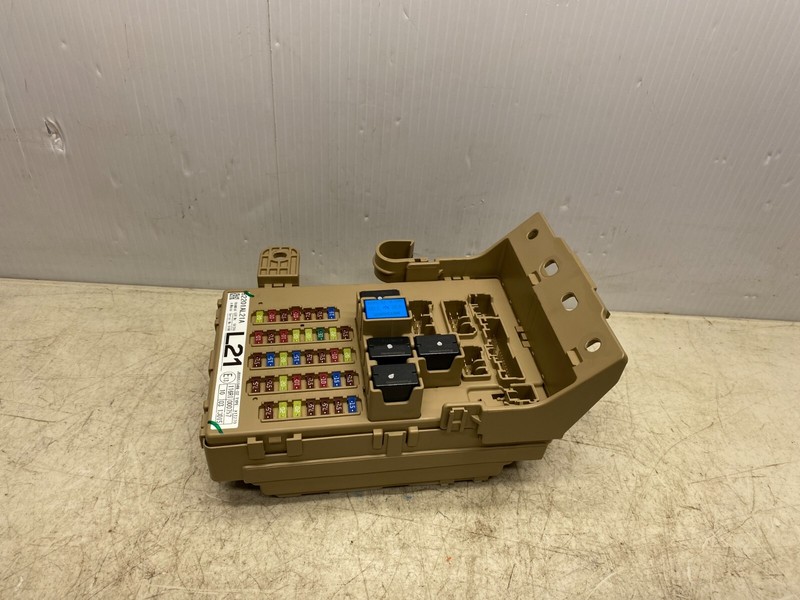 2015-2019 SUBARU OUTBACK INTERIOR FUSE RELAY BOX BLACK OEM
