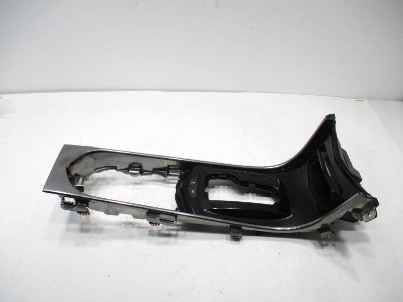 2015 CADILLAC ATS SHIFTER POWER OUTLET AND CUP HOLDER TRIM BLACK AND CROME 44685